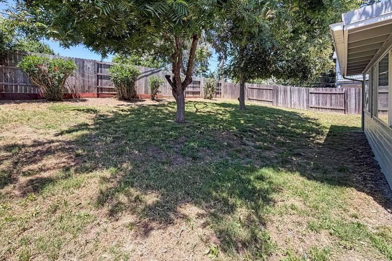 7827 Glen Tree Dr - Photo 3 of 24