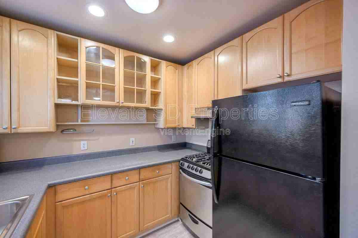 4526 37th St - Photo 2 of 10