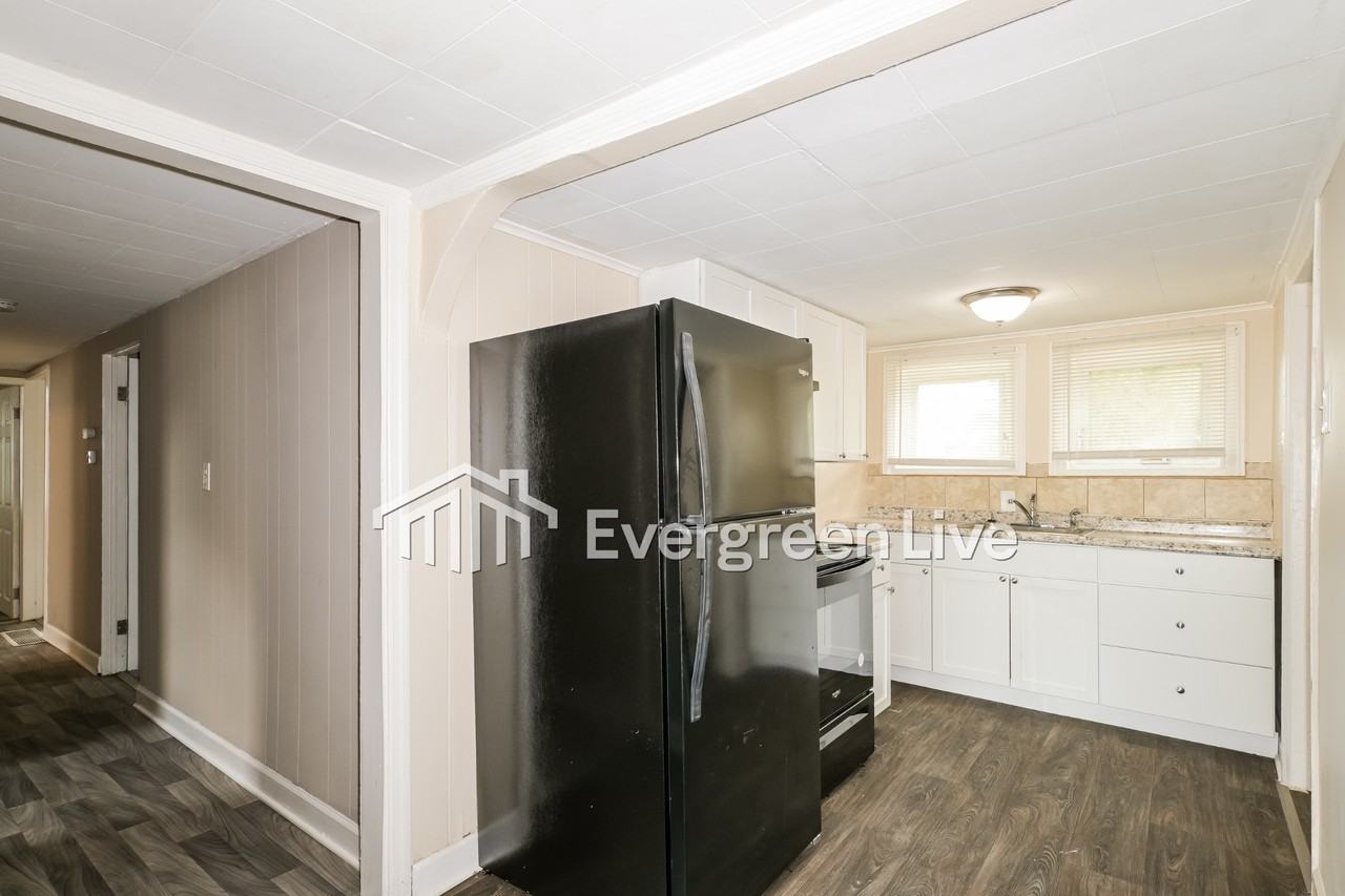 9500 Echo Ln - Photo 6 of 15
