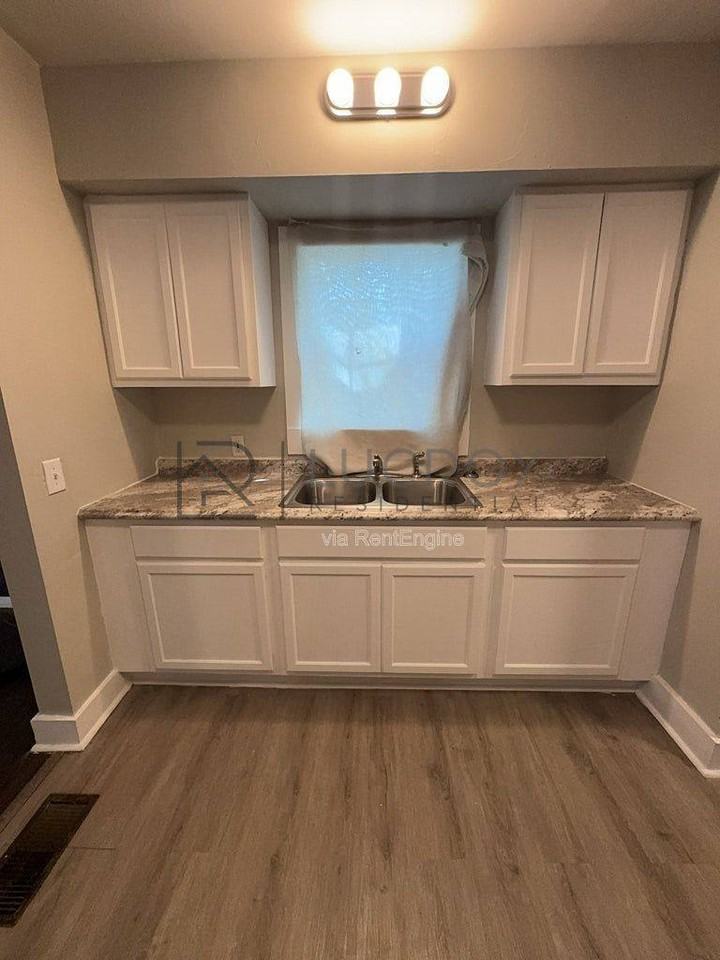 201 W Santa Clair St - Photo 5 of 10