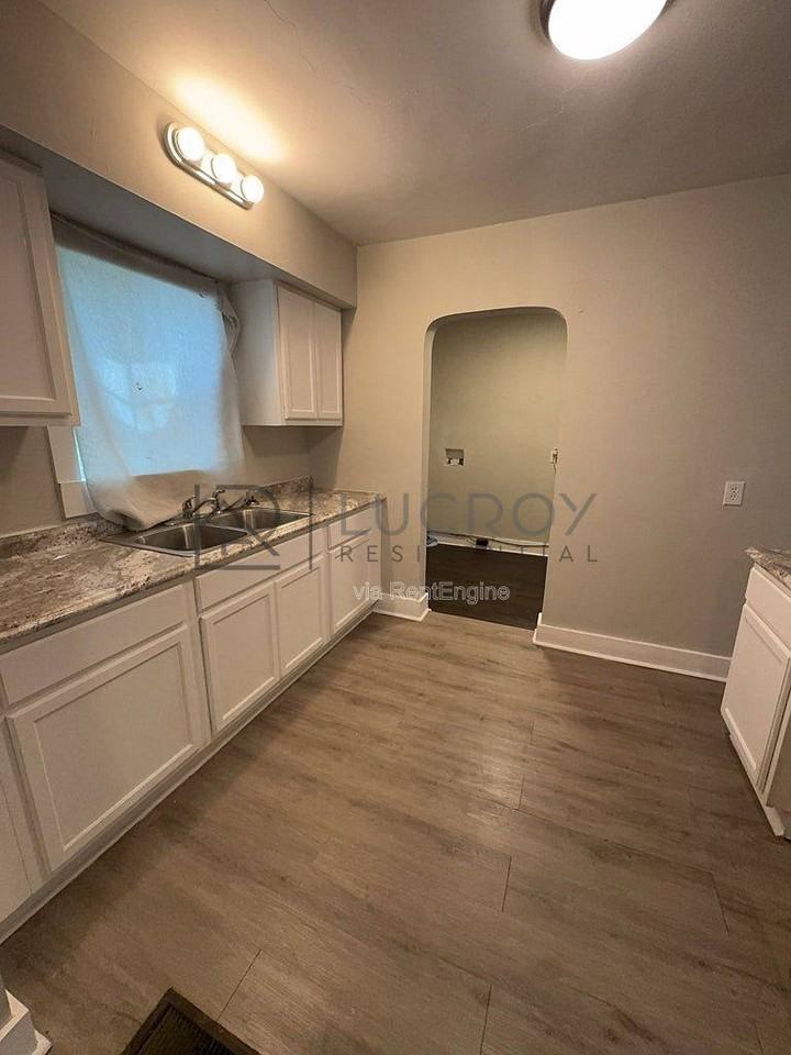 201 W Santa Clair St - Photo 6 of 10