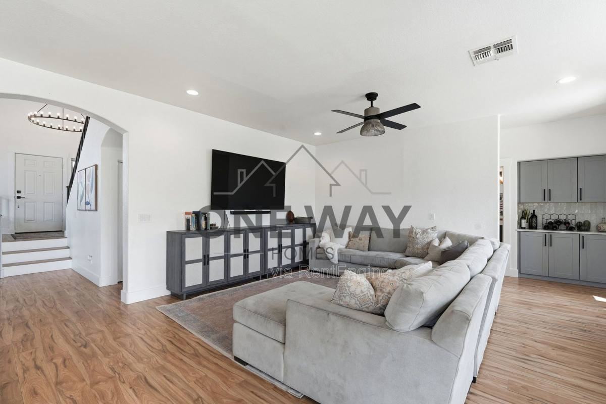 8953 E Hillview St - Photo 6 of 10