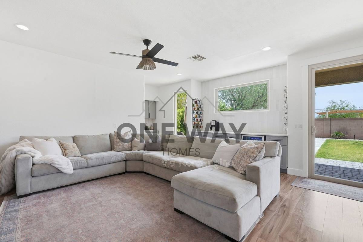 8953 E Hillview St - Photo 7 of 10