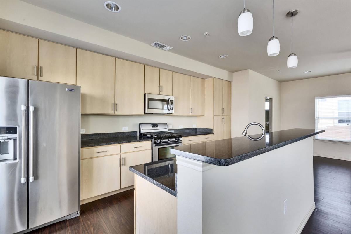 2606 Wilson St #402 - Photo 2 of 10