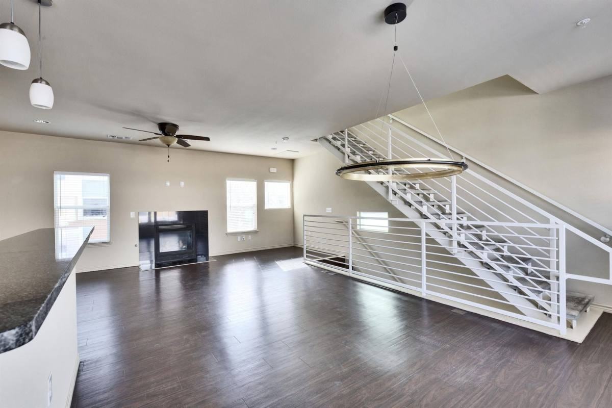 2606 Wilson St #402 - Photo 4 of 10