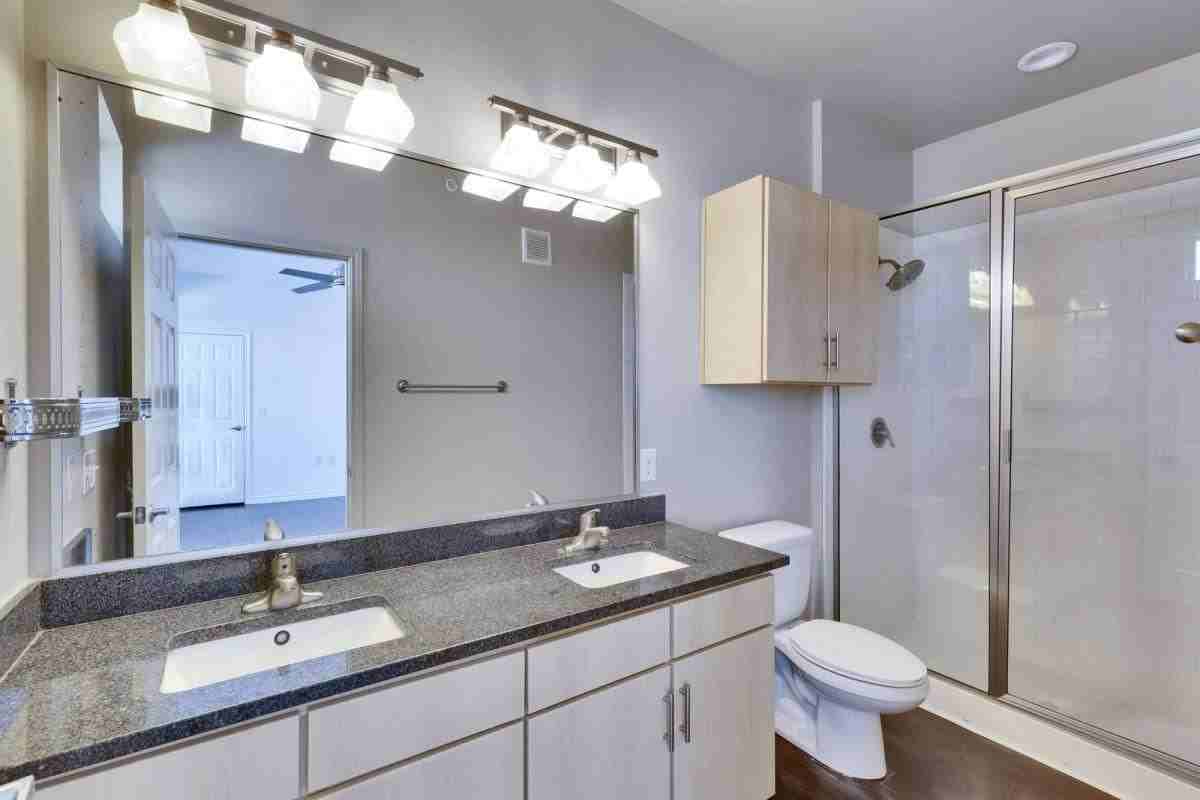 2606 Wilson St #402 - Photo 6 of 10