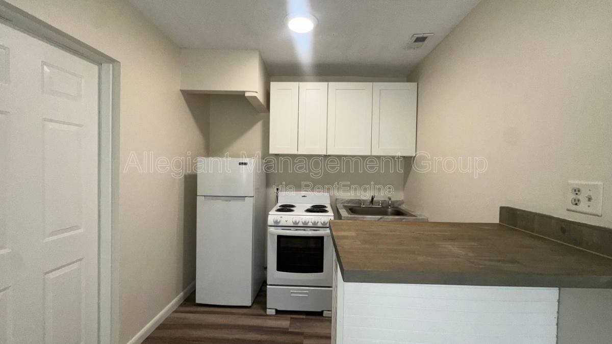 622 Royalty Ct #B - Photo 2 of 10