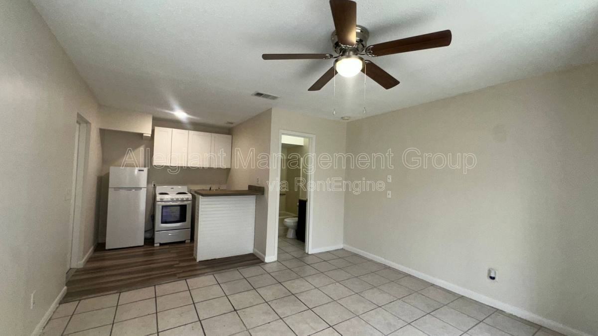 622 Royalty Ct #B - Photo 3 of 10