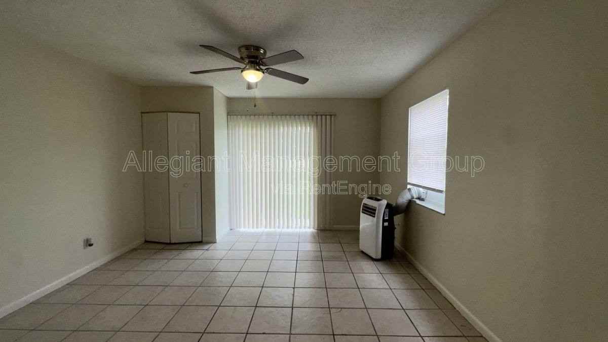 622 Royalty Ct #B - Photo 4 of 10