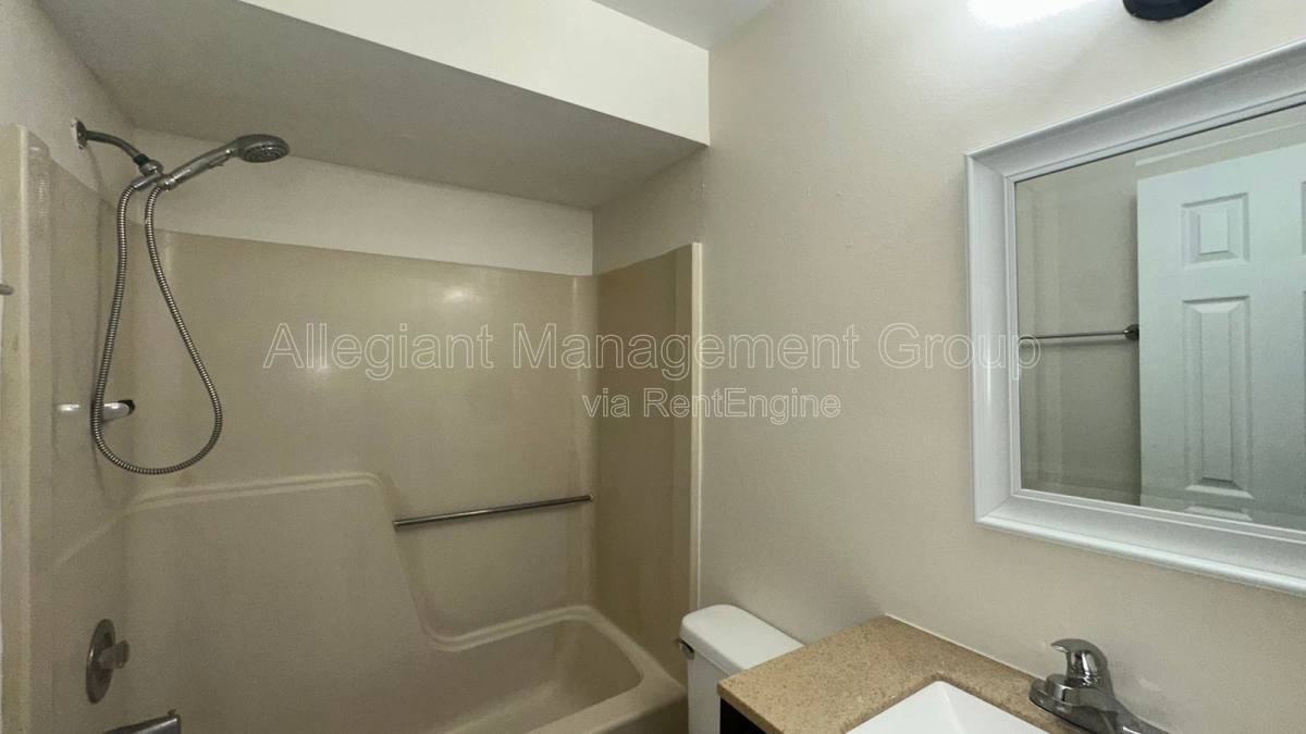 622 Royalty Ct #B - Photo 5 of 10