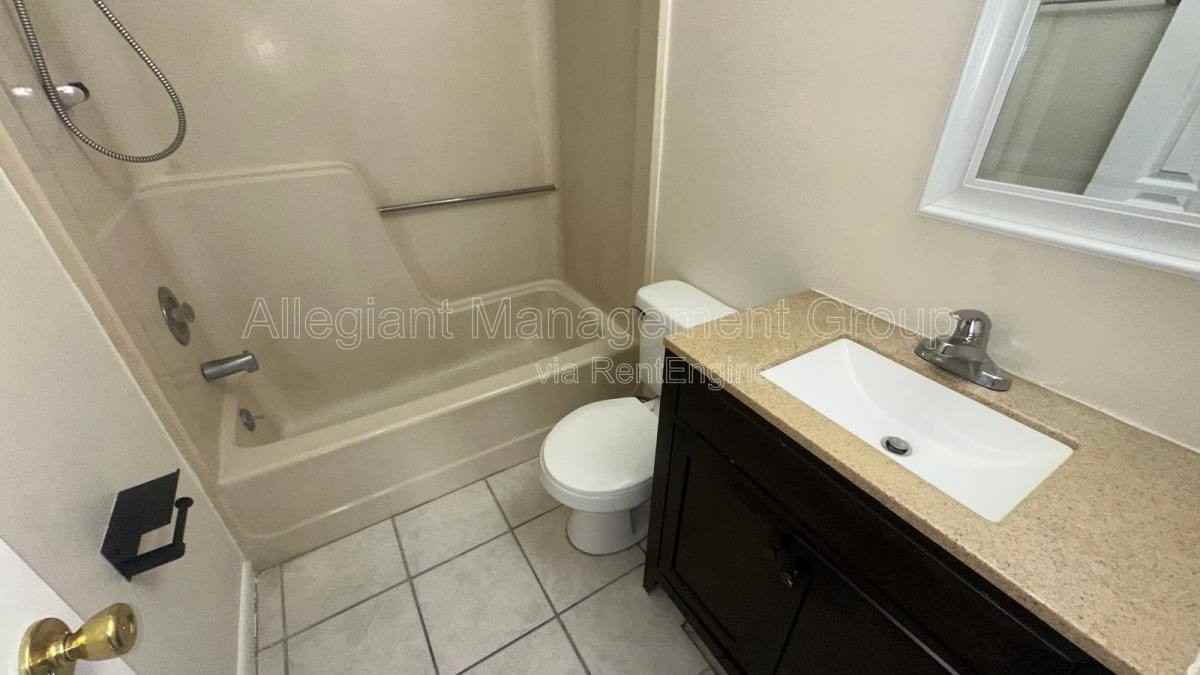 622 Royalty Ct #B - Photo 7 of 10