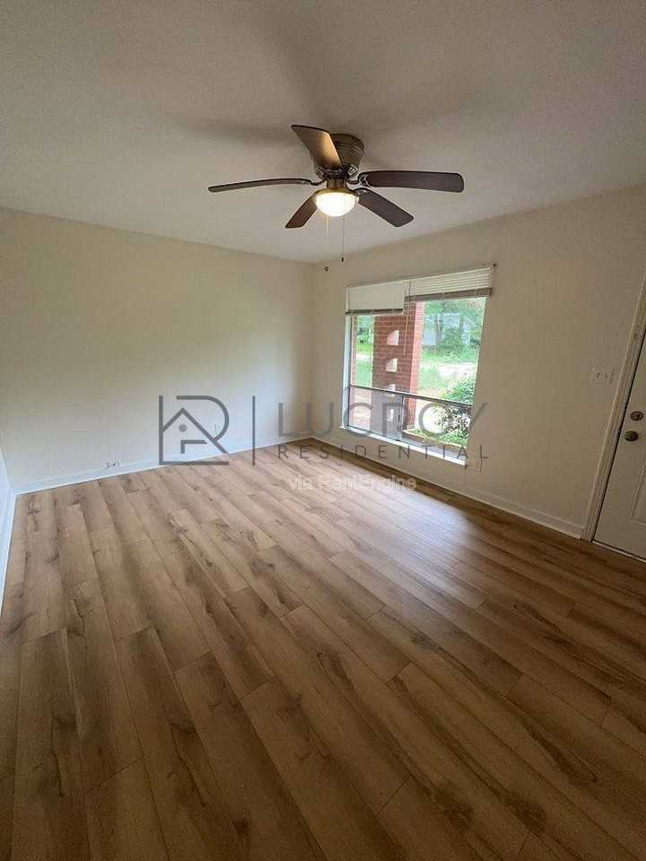 1513 Maria Dr - Photo 2 of 10