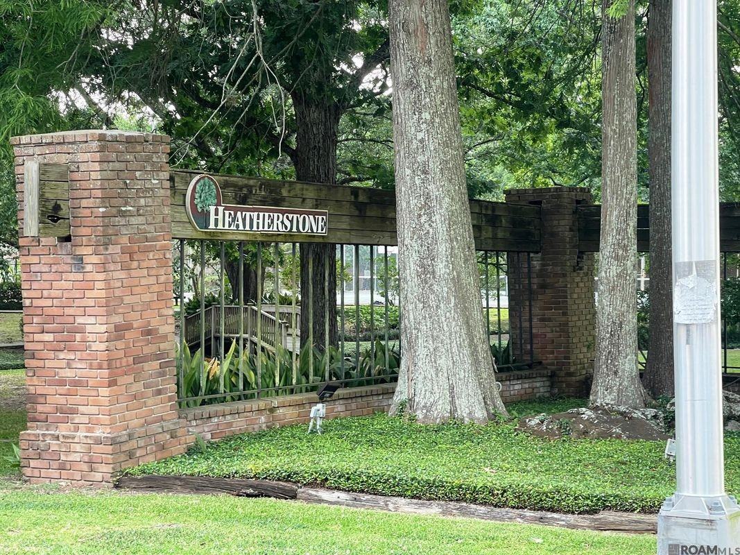 2122 Stonehenge Ave - Photo 4 of 14