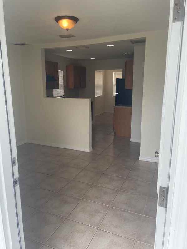 6712 S Himes Ave - Photo 3 of 14