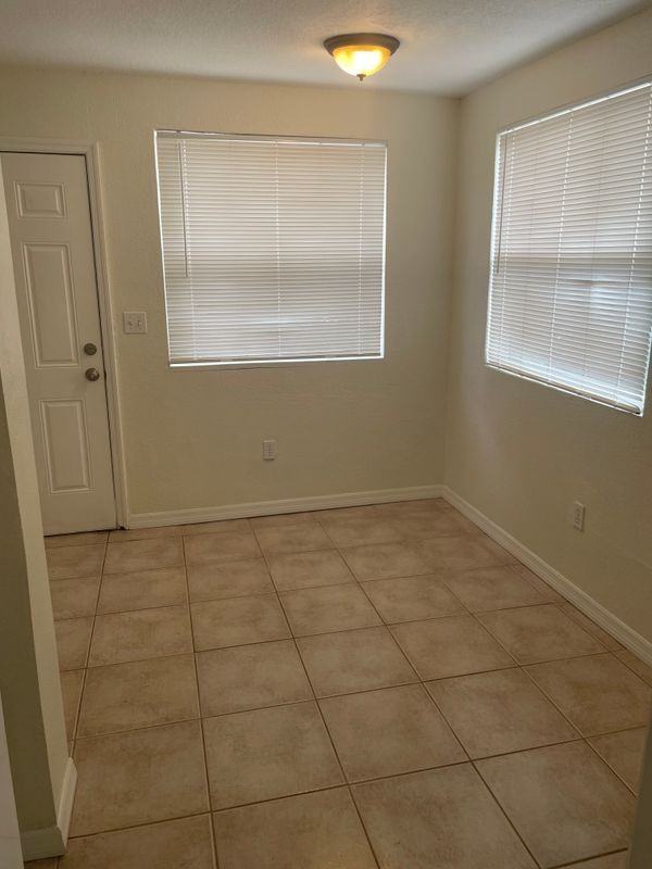 6712 S Himes Ave - Photo 7 of 14
