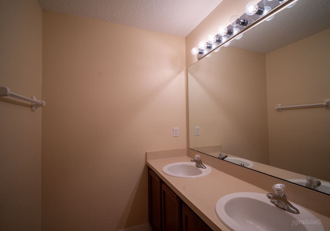 2136 Shadow Creek Dr - Photo 7 of 15