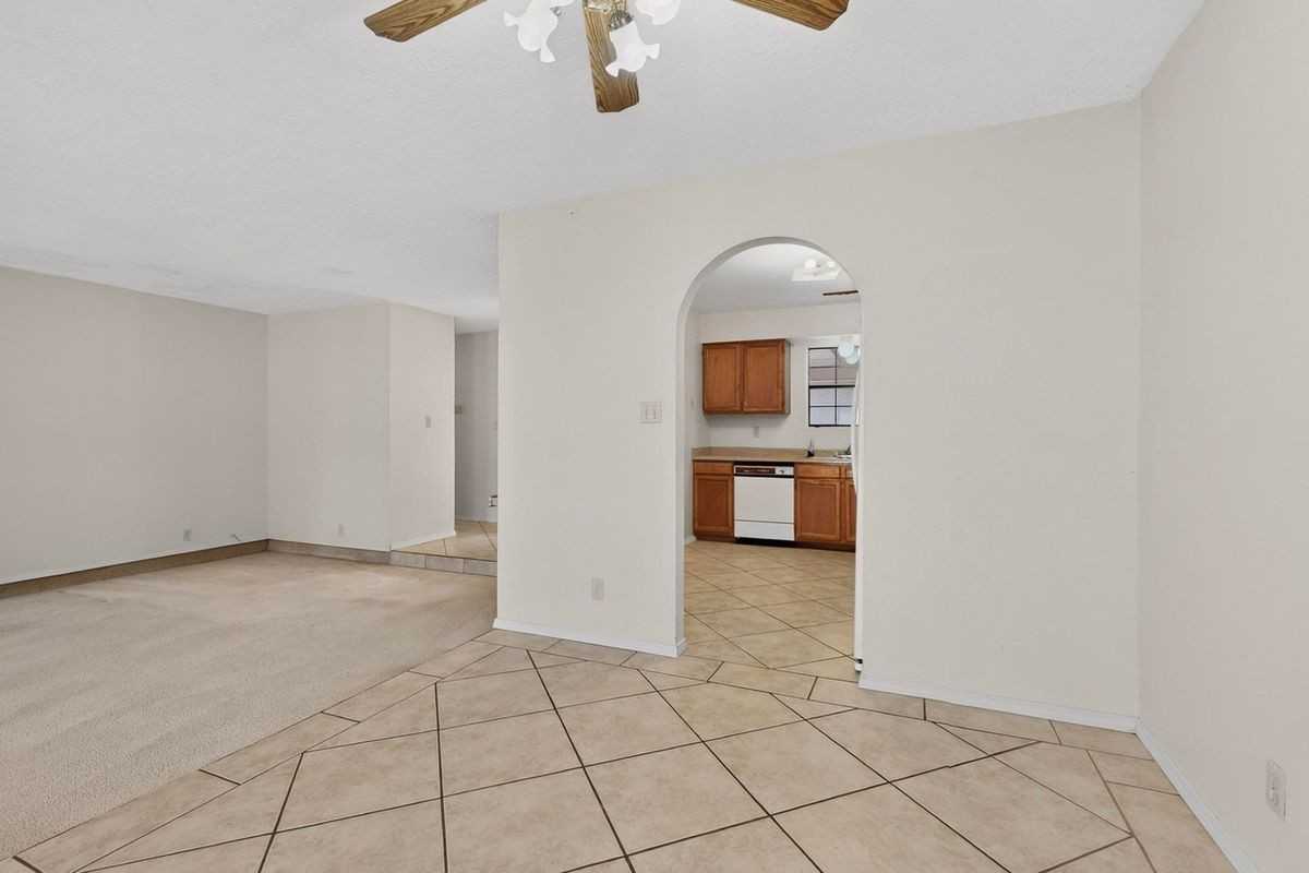510 Stallion Rd Se - Photo 5 of 16