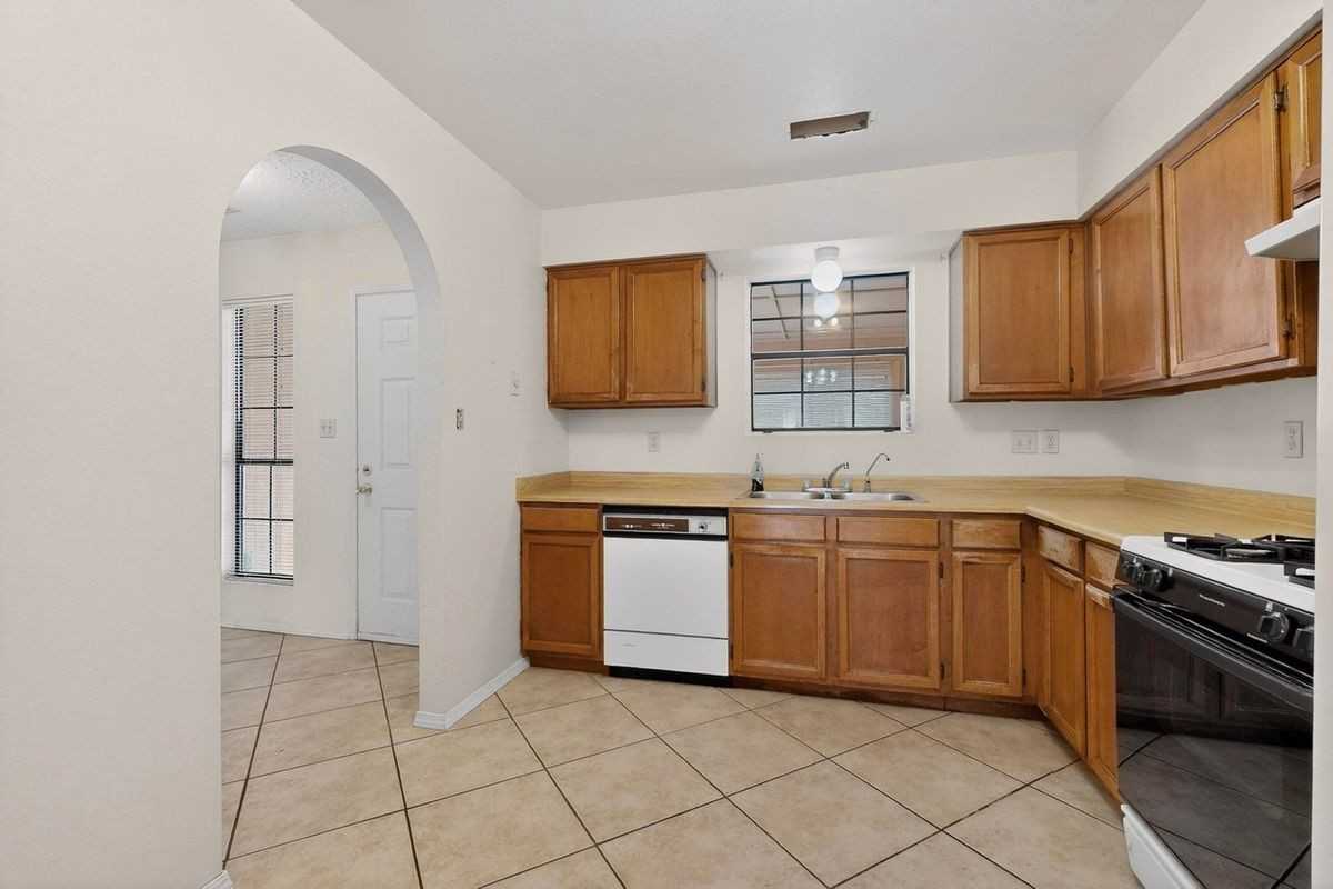 510 Stallion Rd Se - Photo 6 of 16