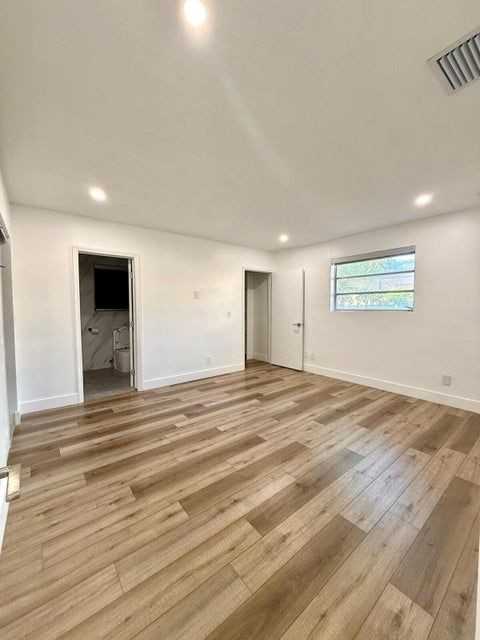 4411 Thomas St - Photo 2 of 16