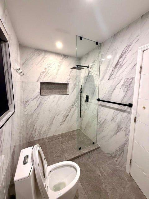 4411 Thomas St - Photo 4 of 16