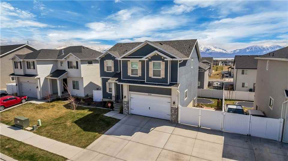 7294 N Silver Creek Way - Photo 2 of 22