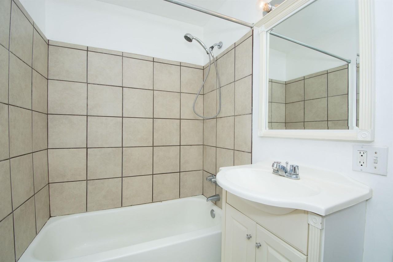 839 E 8th St - Photo 3 of 10