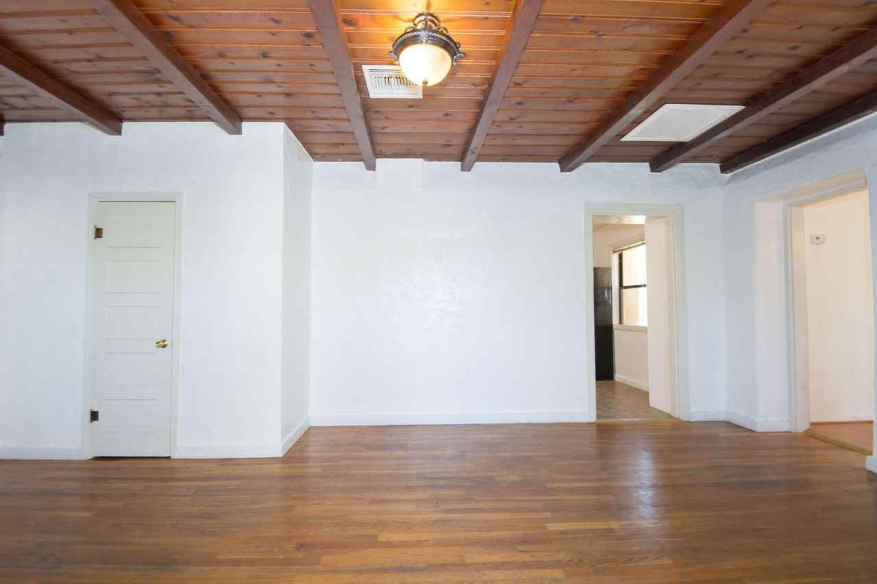 839 E 8th St - Photo 7 of 10