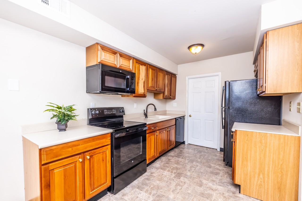 188 Chester Ct #1 - Photo 7 of 11