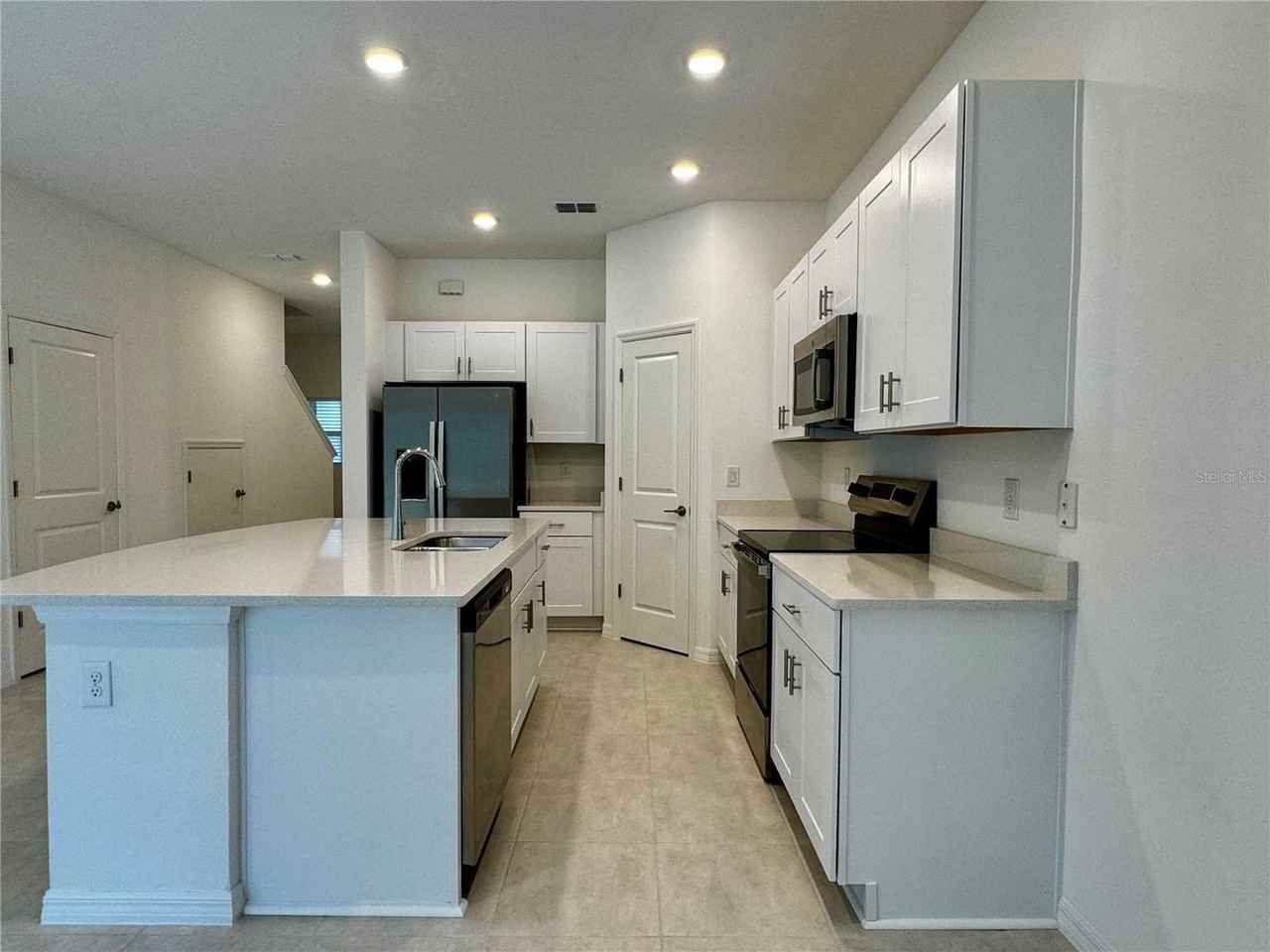 3037 Canary Ave - Photo 3 of 32