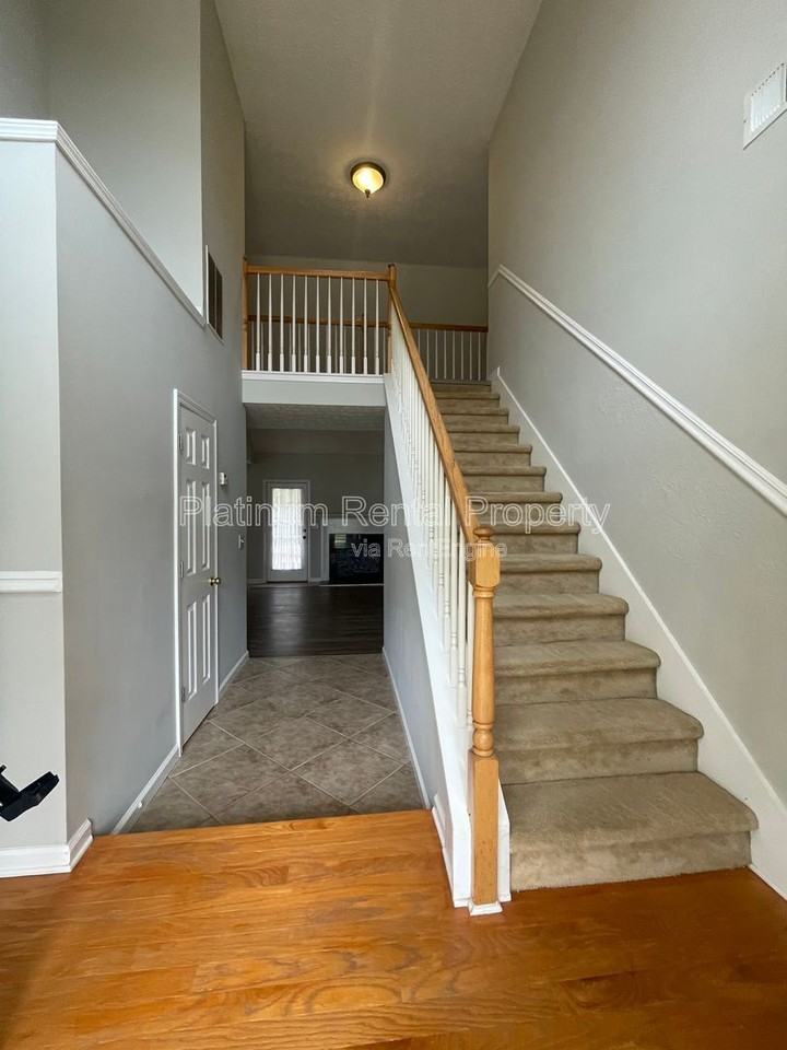 475 Ellesmere Way - Photo 4 of 50