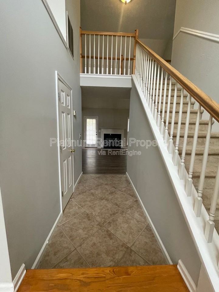 475 Ellesmere Way - Photo 5 of 50