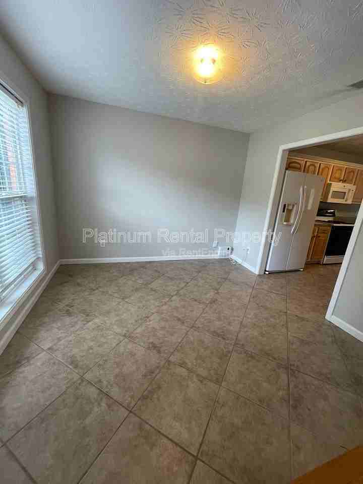 475 Ellesmere Way - Photo 6 of 50