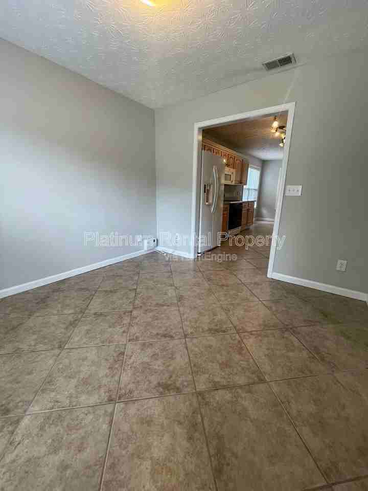 475 Ellesmere Way - Photo 7 of 50