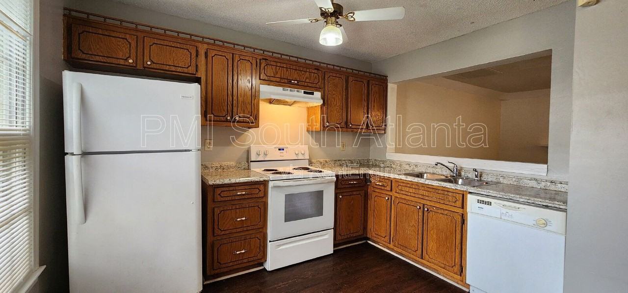 1681 Winchester Way Se - Photo 6 of 31