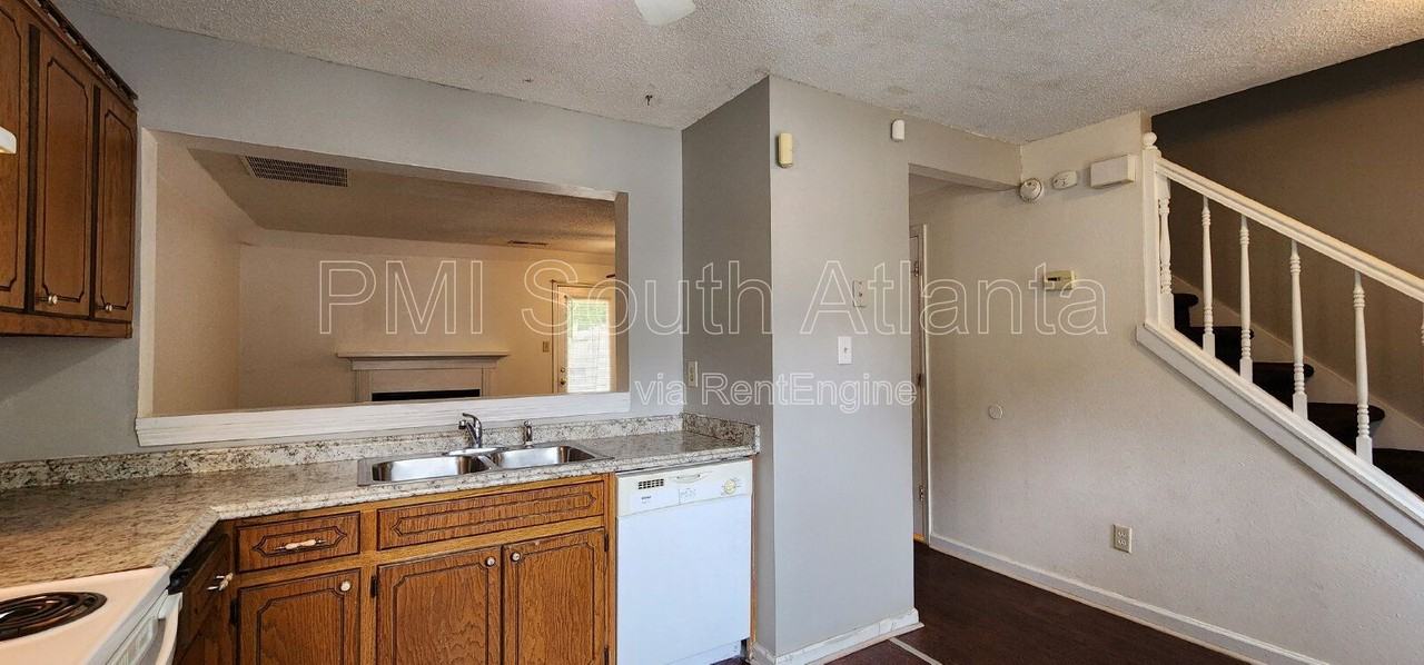 1681 Winchester Way Se - Photo 7 of 31