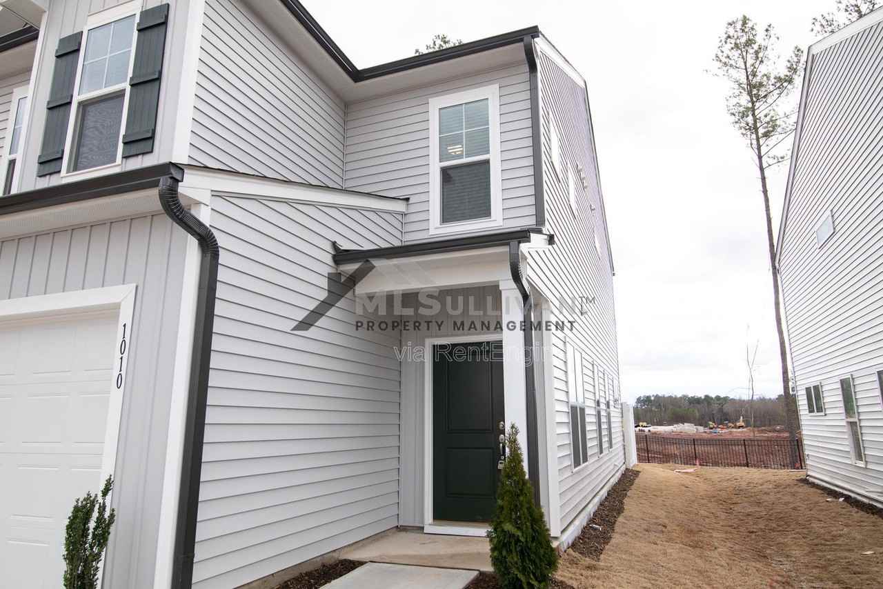 1010 Crater Lake Way - Photo 3 of 38