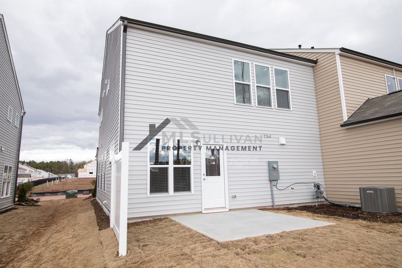 1010 Crater Lake Way - Photo 5 of 38