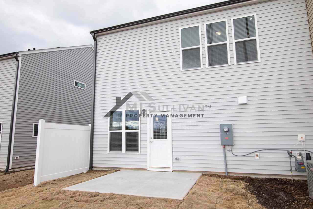 1010 Crater Lake Way - Photo 7 of 38