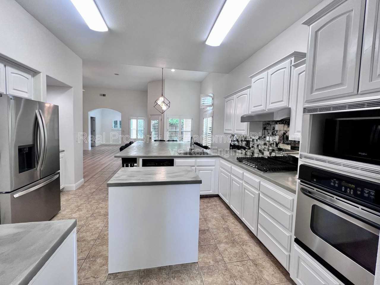 1030 E Royal Dornoch Ave - Photo 2 of 30