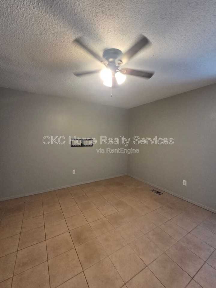 6715 Lyrewood Ln - Photo 2 of 22