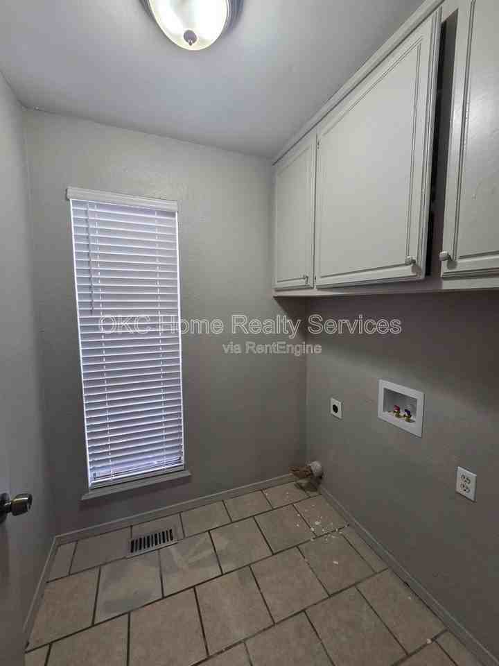 6715 Lyrewood Ln - Photo 5 of 22