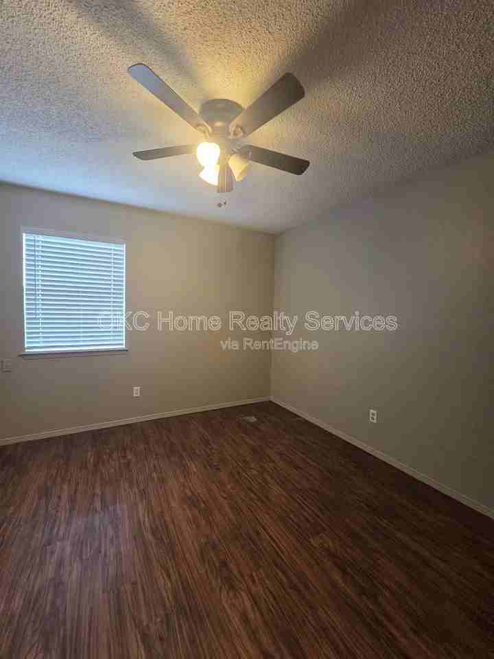 6715 Lyrewood Ln - Photo 6 of 22