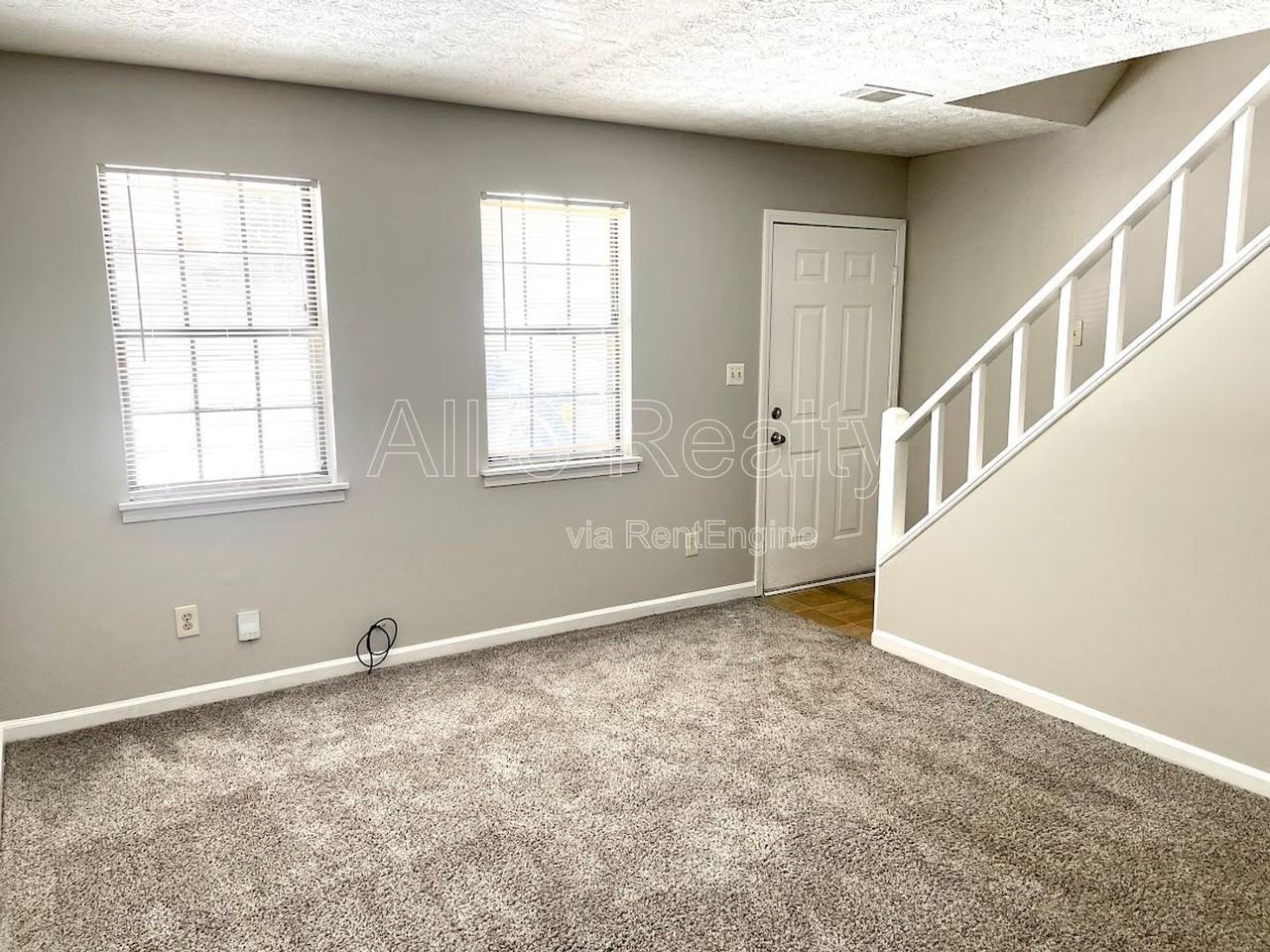 120 Meadowbrook Ct #C - Photo 3 of 14