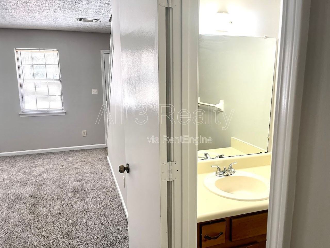 120 Meadowbrook Ct #C - Photo 4 of 14