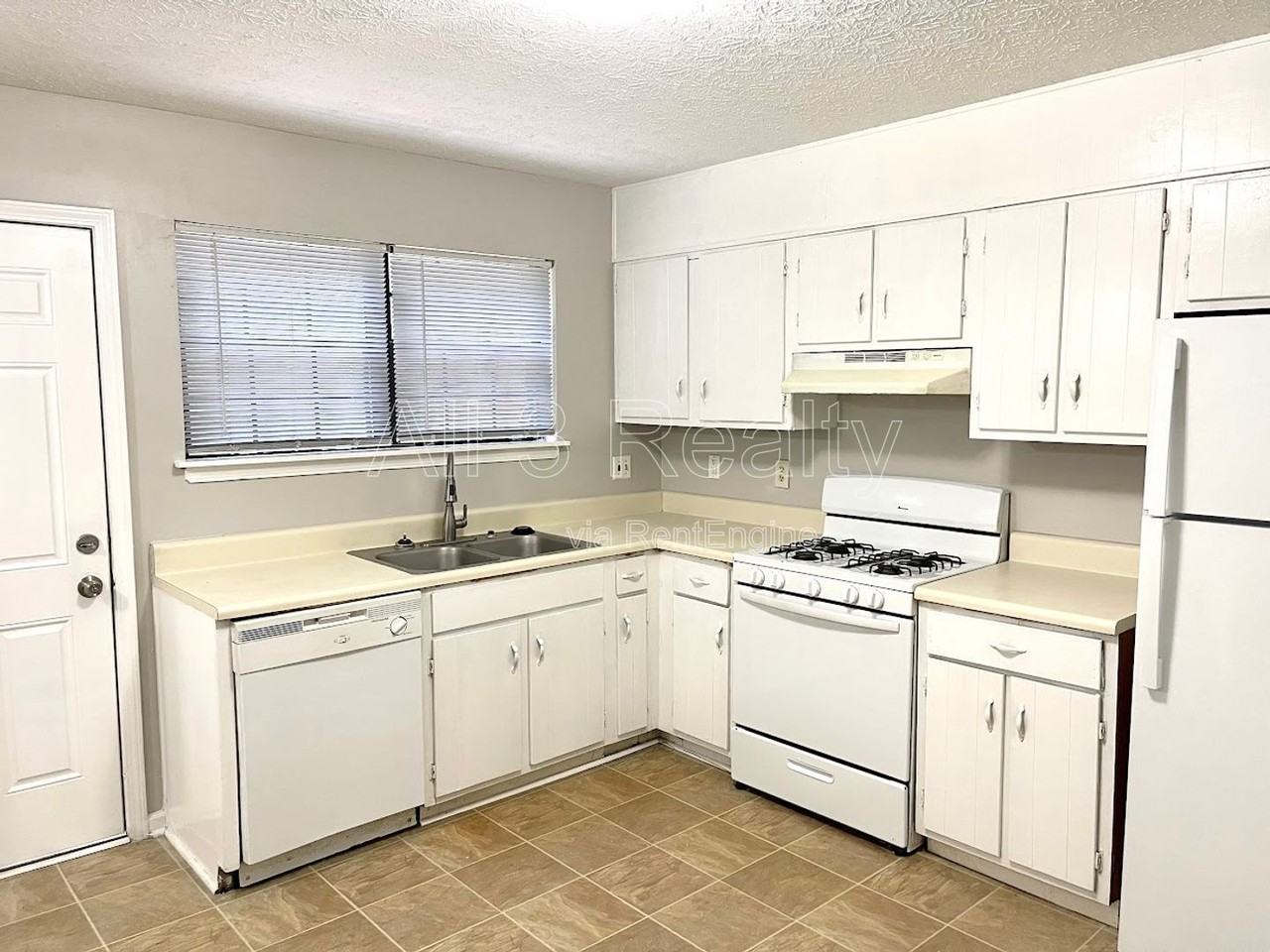 120 Meadowbrook Ct #C - Photo 5 of 14