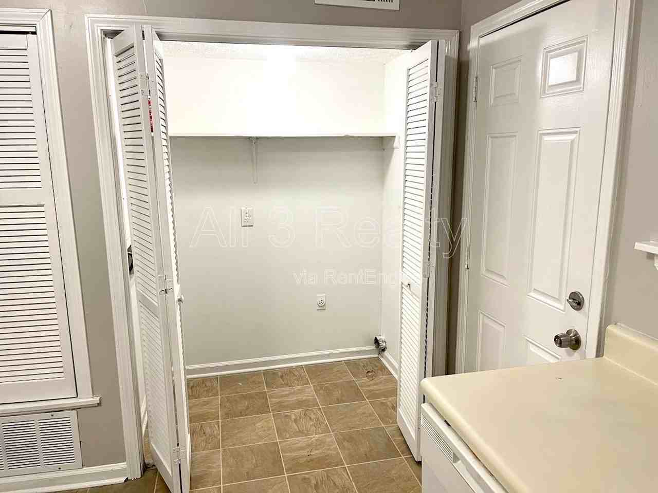120 Meadowbrook Ct #C - Photo 6 of 14
