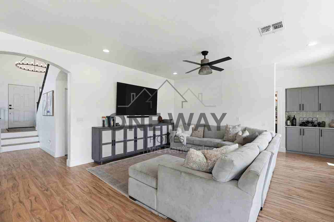 8953 E Hillview St - Photo 6 of 45
