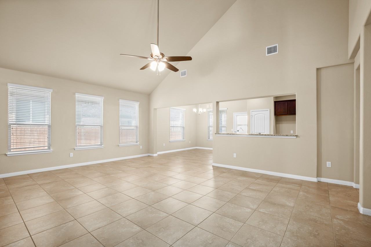 16440 Pienza Dr - Photo 4 of 28