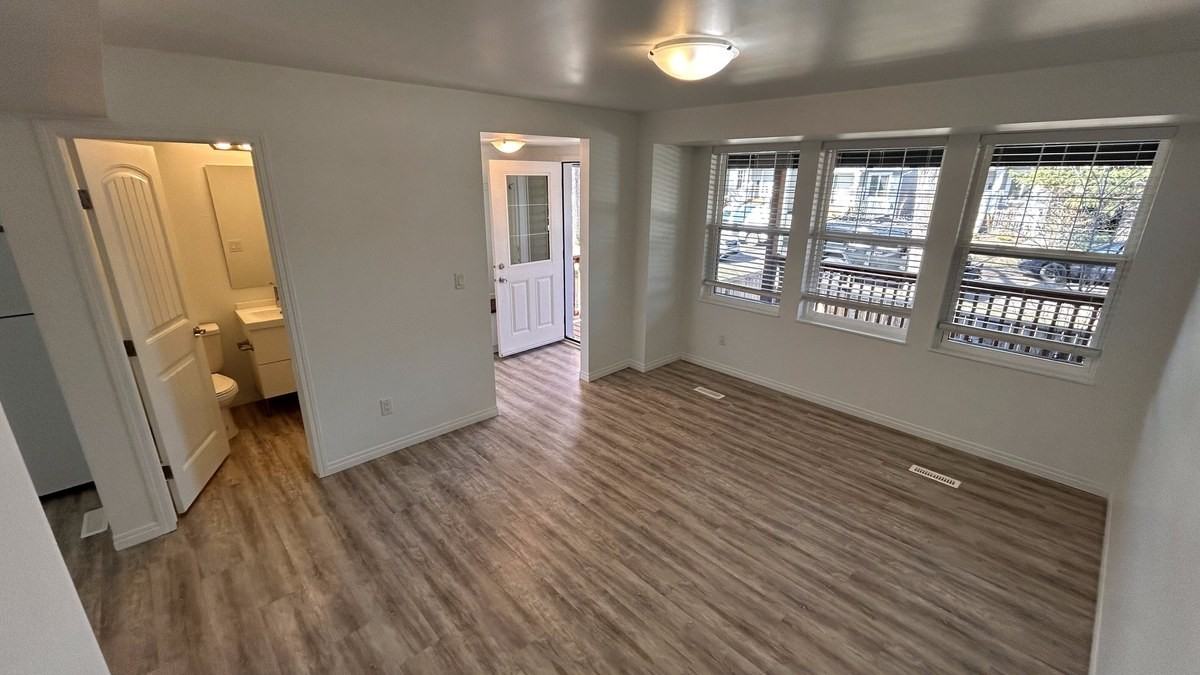 SF229 | 1 Month Free – Spacious 4 Bedroom Main Floor Home – North Edmonton - Photo 2 of 32