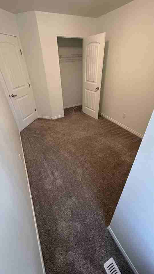 SF229 | 1 Month Free – Spacious 4 Bedroom Main Floor Home – North Edmonton - Photo 7 of 32